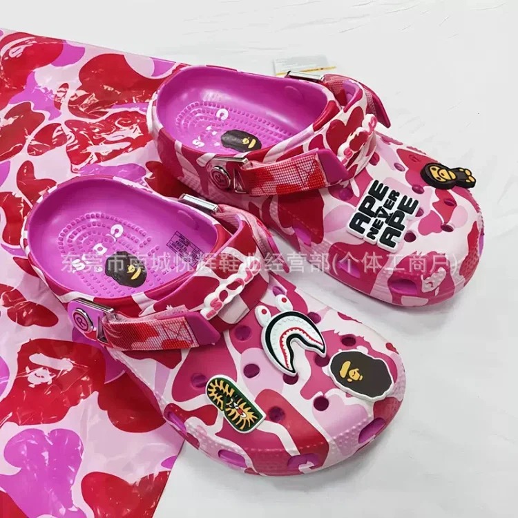 Co-branded ape-man camouflage beach shoes, Crocs, low-top casual Velcro sandals, men's and women's slippers