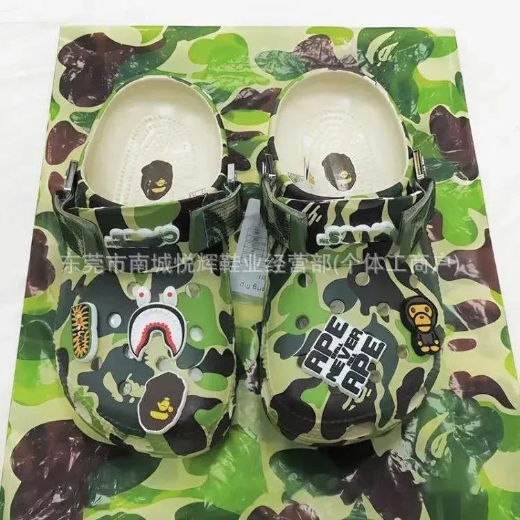 Co-branded ape-man camouflage beach shoes, Crocs, low-top casual Velcro sandals, men's and women's slippers