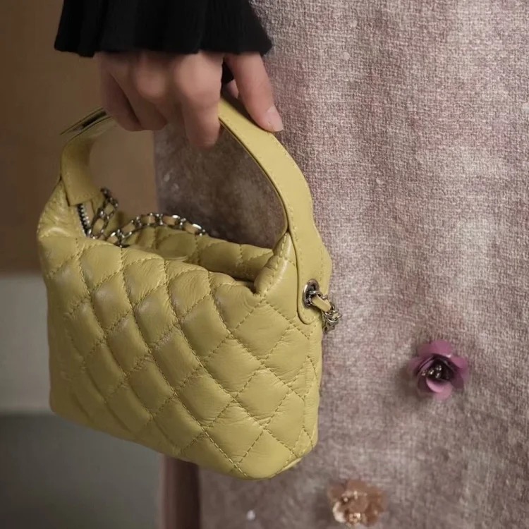 Celine 2025 new style first-layer cowhide small fragrant rhombus chain lunch box bag, fashionable and versatile one-shoulder cross-body hand-carrying women's bag