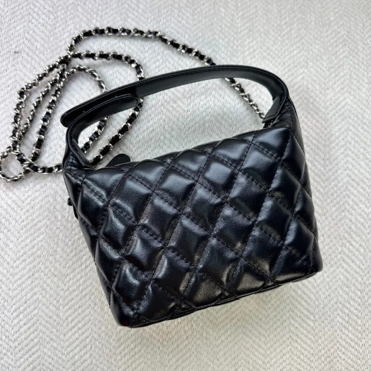Celine 2025 new style first-layer cowhide small fragrant rhombus chain lunch box bag, fashionable and versatile one-shoulder cross-body hand-carrying women's bag image 2
