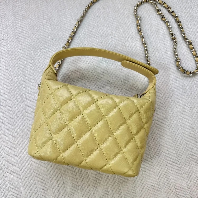 Celine 2025 new style first-layer cowhide small fragrant rhombus chain lunch box bag, fashionable and versatile one-shoulder cross-body hand-carrying women's bag image 4
