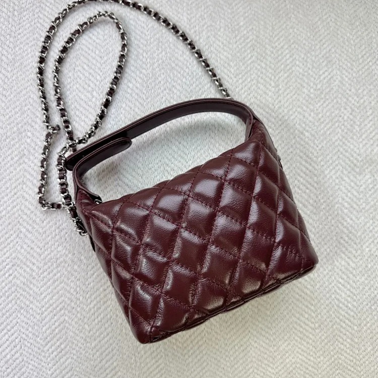 Celine 2025 new style first-layer cowhide small fragrant rhombus chain lunch box bag, fashionable and versatile one-shoulder cross-body hand-carrying women's bag image 5