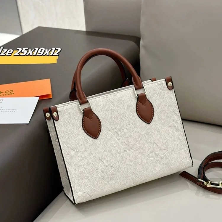 L18-CD elegant and noble handbag image 2