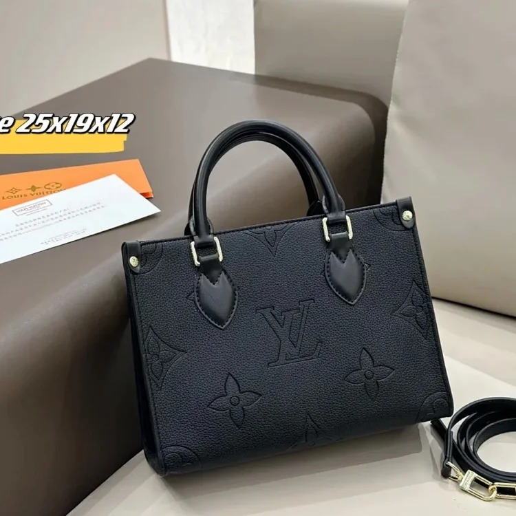 L18-CD elegant and noble handbag image 4