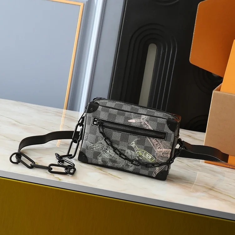 Louis Vuitton IV Mini Capucines Bag image 6