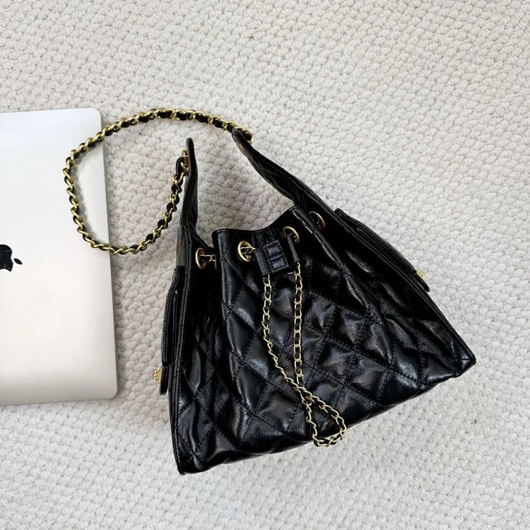 2025 new first-layer cowhide small fragrant rhombus hobo chain armpit bag large capacity fashionable commuter shoulder bag