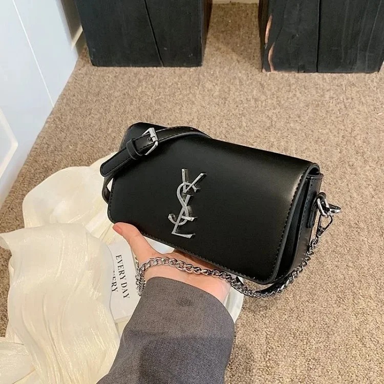 This year's popular bags, women's small square bags, simple new styles, 2024 popular lightweight single shoulder crossbody bags for women with good looks