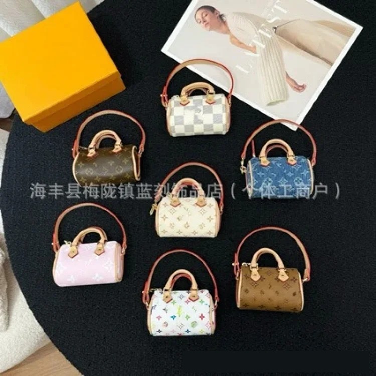 Louis Vuitton Murakami Takahiro three-color mini pillow bag, light luxury and western style old flower bag pendant, handmade denim fabric pendant
