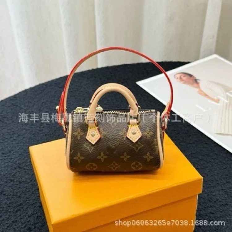 Louis Vuitton Murakami Takahiro three-color mini pillow bag, light luxury and western style old flower bag pendant, handmade denim fabric pendant