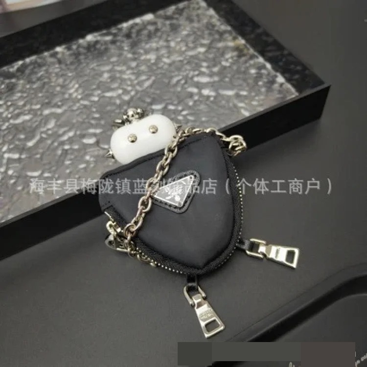 Pujia keychain bag robot pendant trendy brand titanium steel keychain can be used to deliver bag pendants on behalf of others