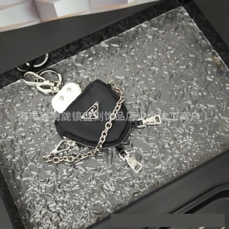 Pujia keychain bag robot pendant trendy brand titanium steel keychain can be used to deliver bag pendants on behalf of others