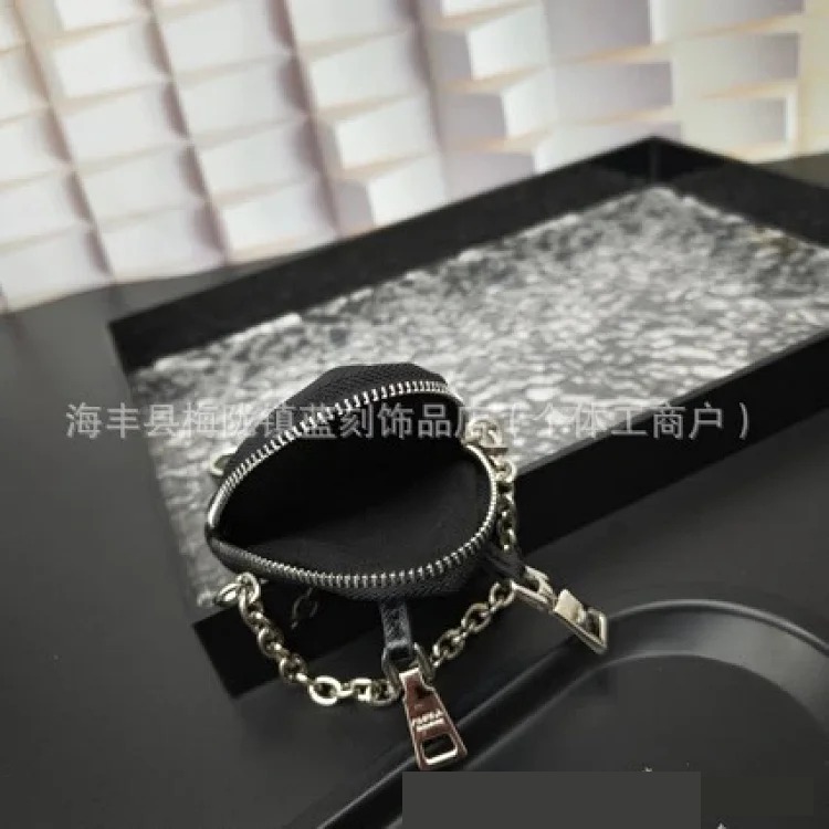 Pujia keychain bag robot pendant trendy brand titanium steel keychain can be used to deliver bag pendants on behalf of others