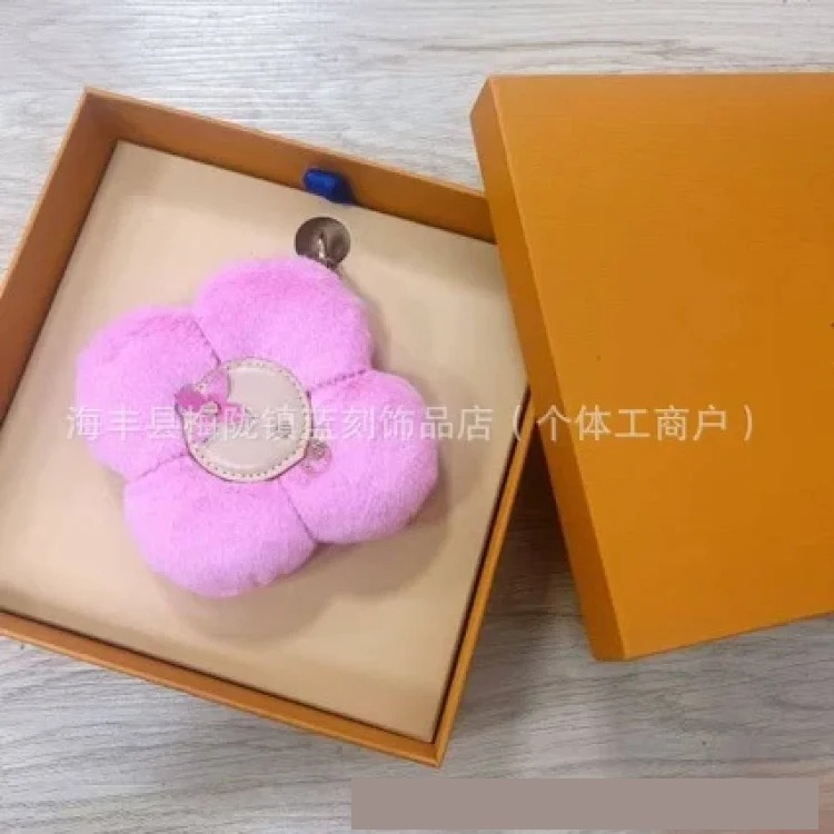 New Vivian Light Luxury Dopamine Sunflower Pendant Trendy Brand Plush Doll U Leather Keychain Bag Hanger