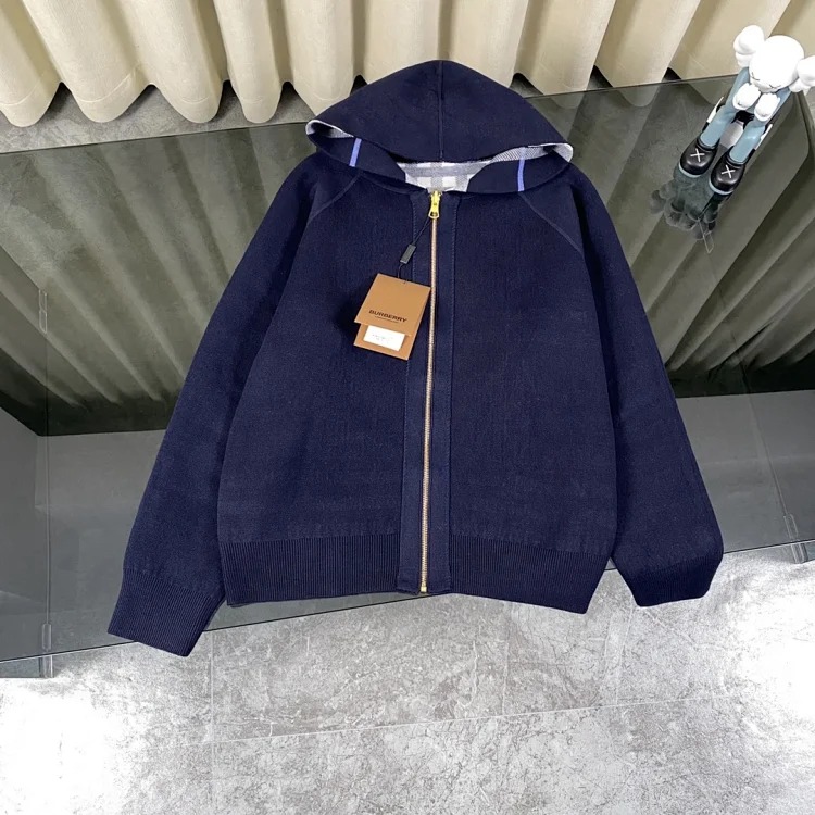 Fashion and versatile sweaters for autumn and winter