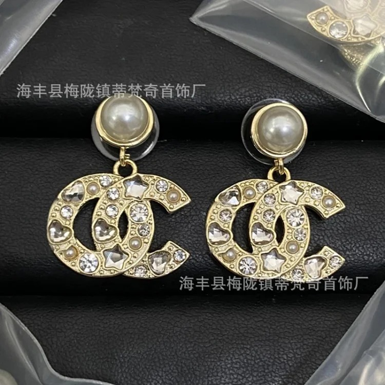 Chanel 25C new high small fragrant style earrings for women European and American love double C retro small fragrant earrings silver needle pearl earrings