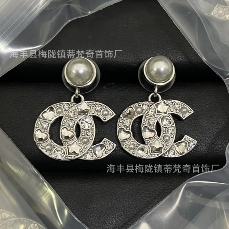 Chanel 25C new high small fragrant style earrings for women European and American love double C retro small fragrant earrings silver needle pearl earrings