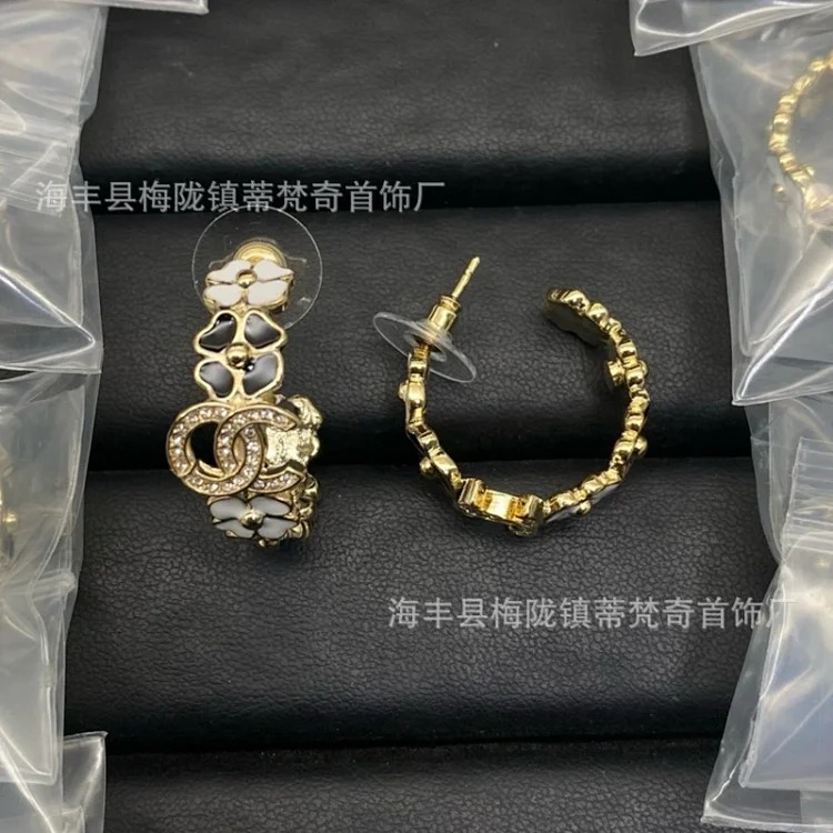 Chanel 25C new high small fragrant style earrings for women European and American love double C retro small fragrant earrings silver needle pearl earrings