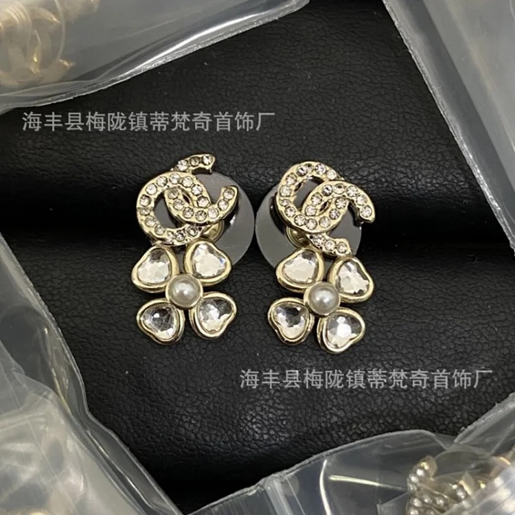 Chanel 25C new high small fragrant style earrings for women European and American love double C retro small fragrant earrings silver needle pearl earrings