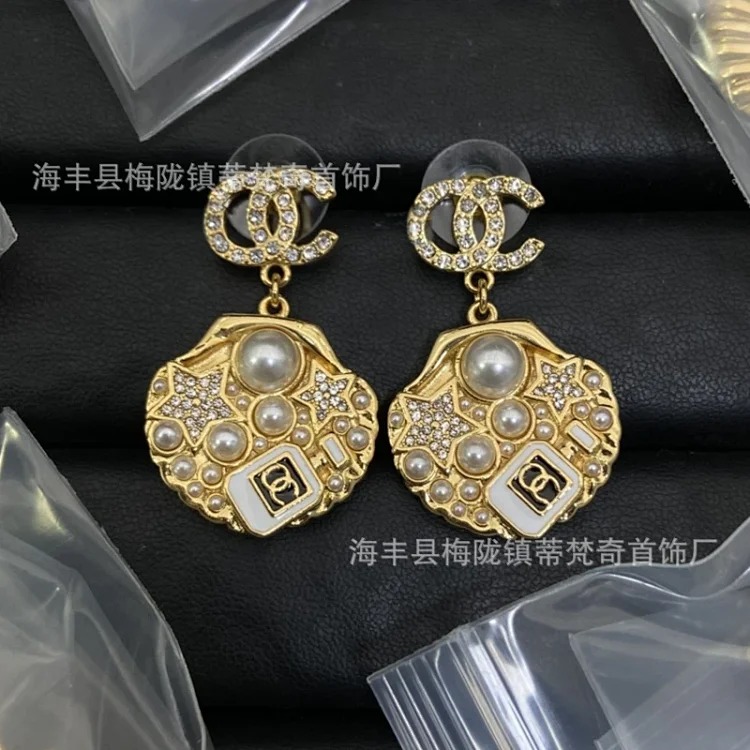Chanel 25C new high small fragrant style earrings for women European and American love double C retro small fragrant earrings silver needle pearl earrings