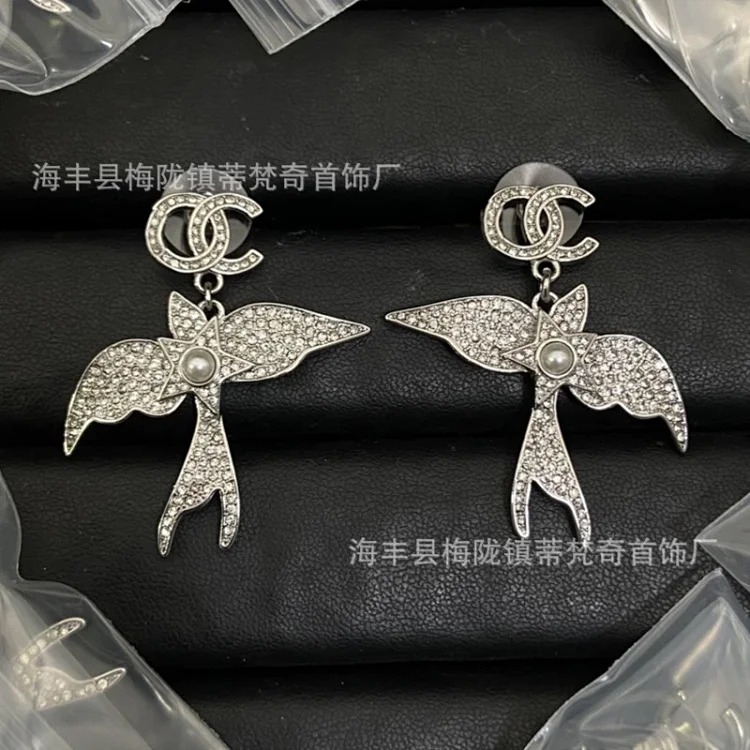 Chanel 25C new high small fragrant style earrings for women European and American love double C retro small fragrant earrings silver needle pearl earrings