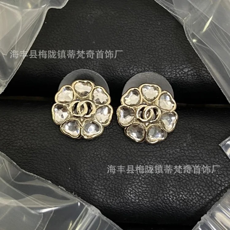 Chanel 25C new high small fragrant style earrings for women European and American love double C retro small fragrant earrings silver needle pearl earrings