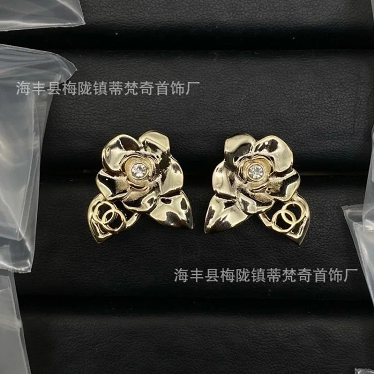 Chanel 25C new high small fragrant style earrings for women European and American love double C retro small fragrant earrings silver needle pearl earrings