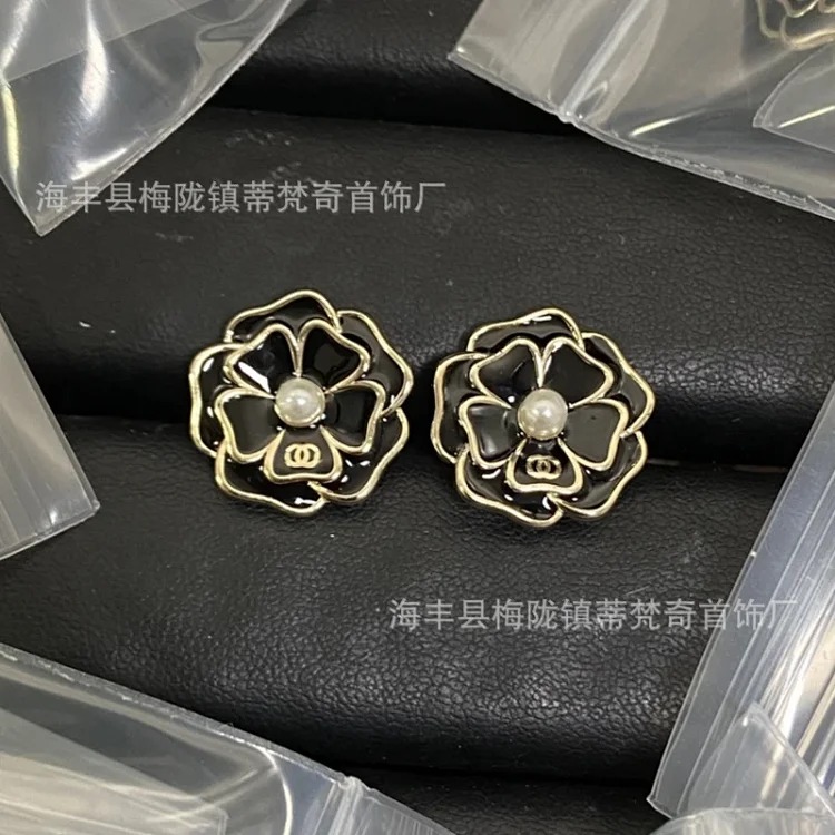 Chanel 25C new high small fragrant style earrings for women European and American love double C retro small fragrant earrings silver needle pearl earrings