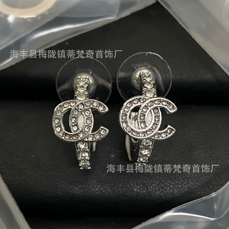 Chanel 25C new high small fragrant style earrings for women European and American love double C retro small fragrant earrings silver needle pearl earrings