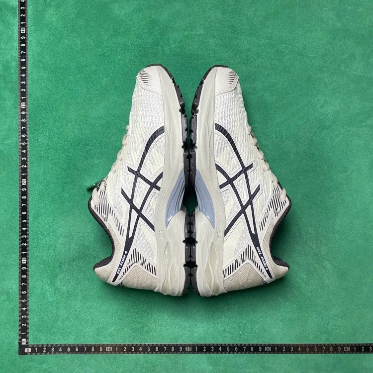 B2D comfortable and versatile sports fabric synthetic leather low-top running shoes image 4