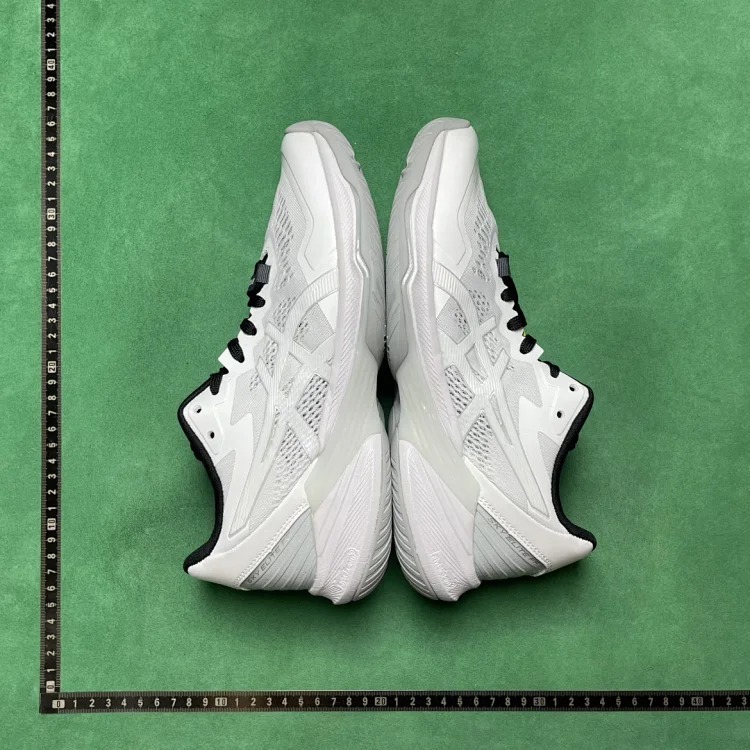 B7D comfortable and lightweight low-cut training shoes