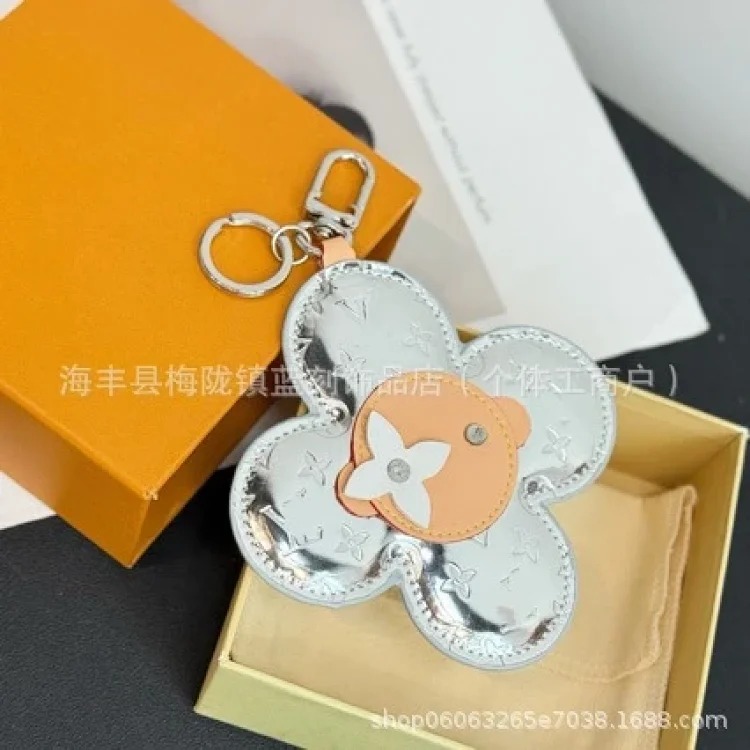 Colorful sunflower keychain wear-resistant leather bag pendant jewelry leather doll Vivian doll ins