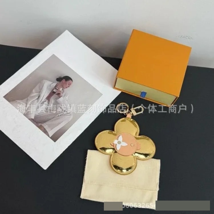 Colorful sunflower keychain wear-resistant leather bag pendant jewelry leather doll Vivian doll ins