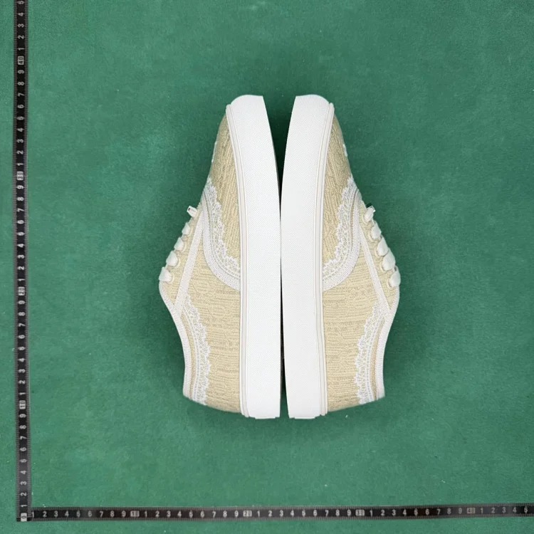 Embroidered printed lace embellished low-top canvas shoes TT4