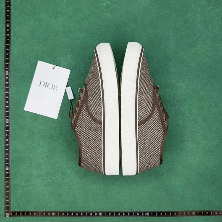 Embroidered printed lace embellished low-top canvas shoes TT4