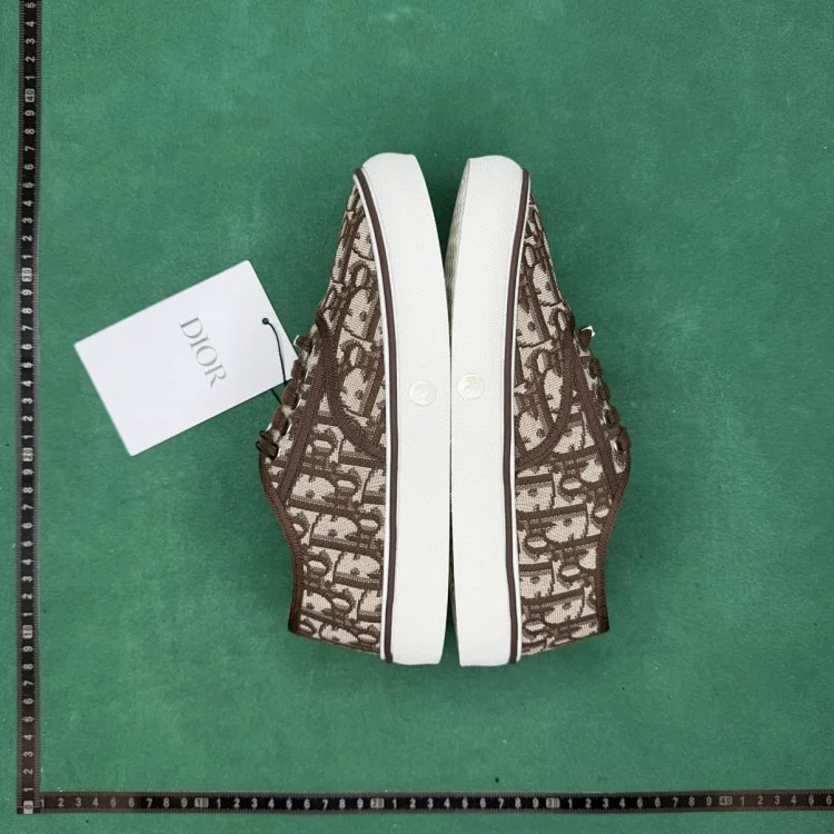 Embroidered printed lace embellished low-top canvas shoes TT4