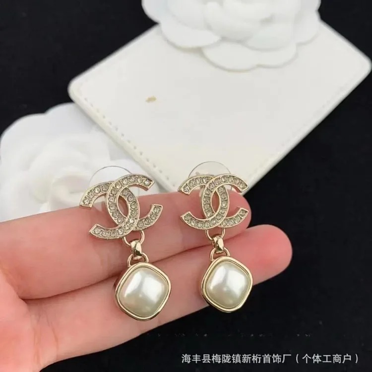 Chanel New love earrings for women, fashionable and high-end double C letter five-pointed star earrings, temperament earrings