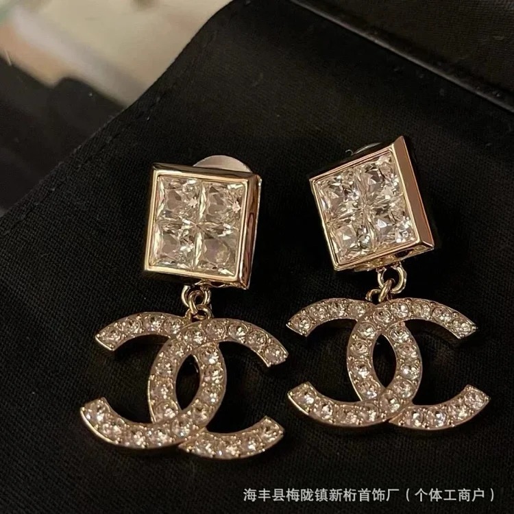 Chanel New love earrings for women, fashionable and high-end double C letter five-pointed star earrings, temperament earrings