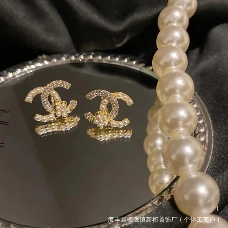 Chanel New love earrings for women, fashionable and high-end double C letter five-pointed star earrings, temperament earrings