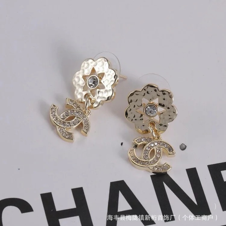 Chanel New love earrings for women, fashionable and high-end double C letter five-pointed star earrings, temperament earrings