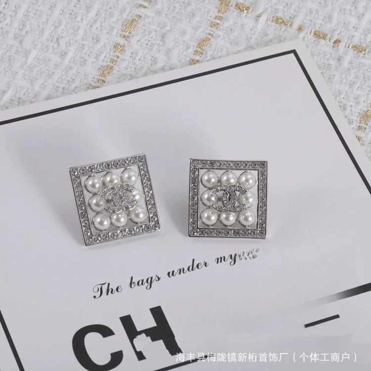 Chanel New love earrings for women, fashionable and high-end double C letter five-pointed star earrings, temperament earrings