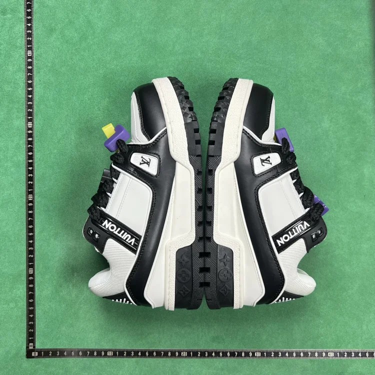 B7D trendy and comfortable low-top sneakers