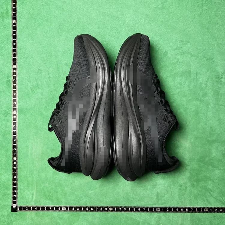 Comfortable and versatile mesh low-top running shoes B4D