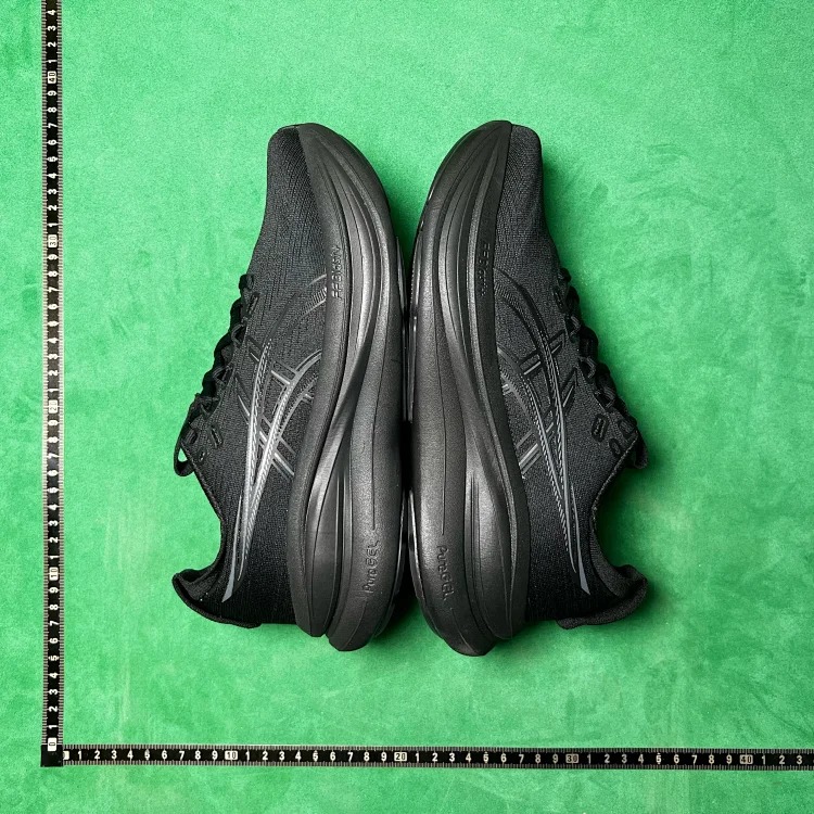 Comfortable and versatile mesh low-top running shoes B4D