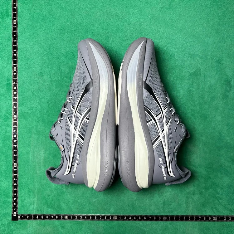 Comfortable and versatile mesh low-top running shoes B4D