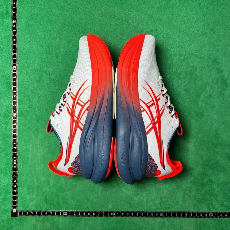 Comfortable and versatile mesh low-top running shoes B4D