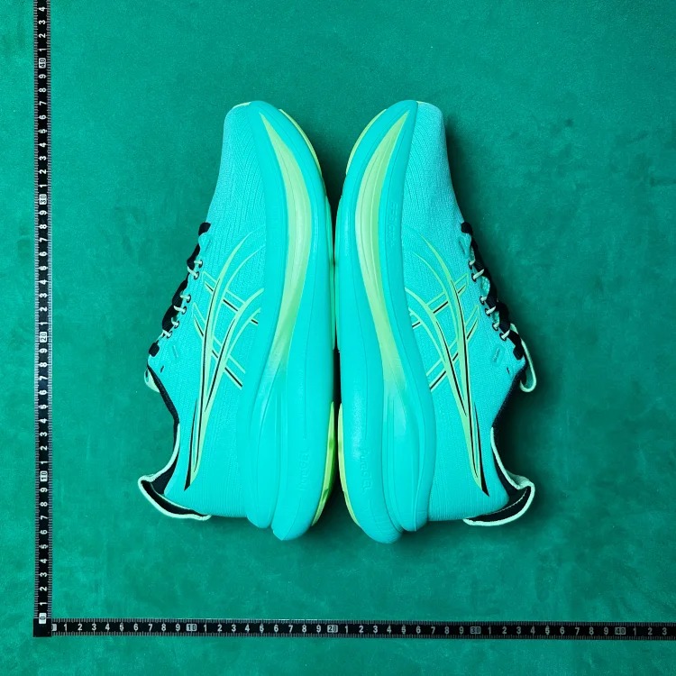 Comfortable and versatile mesh low-top running shoes B4D