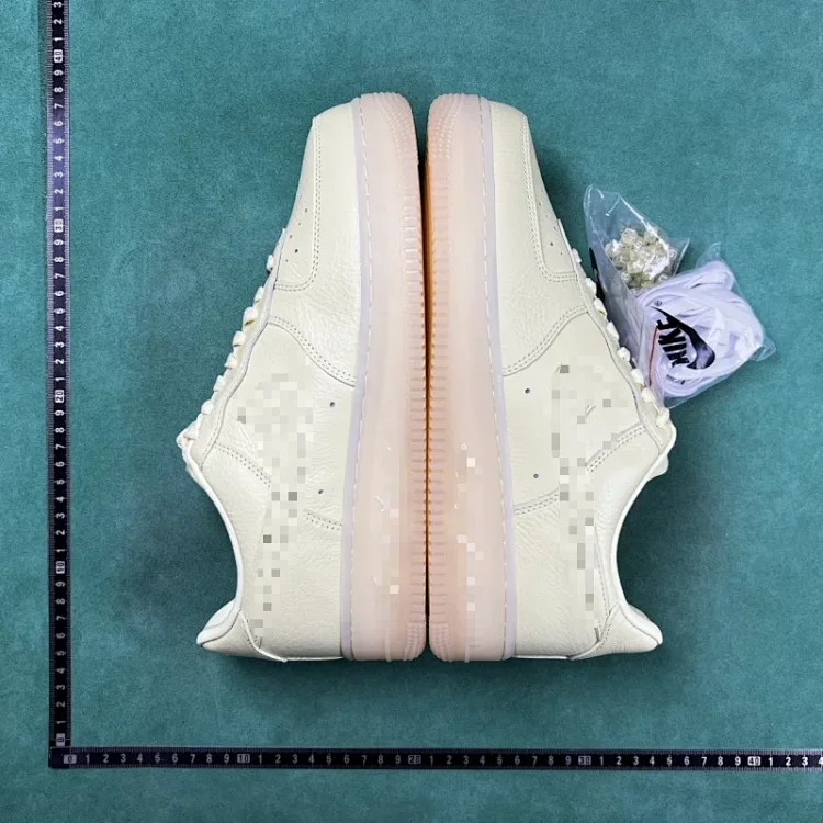 Max of comfortable and versatile low-cut sneakers Ak4