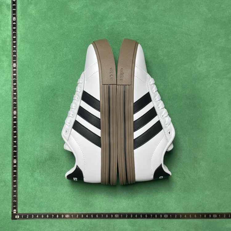 B0D versatile and comfortable low-top sneakers