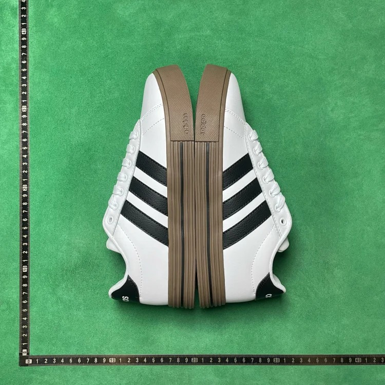 B0D versatile and comfortable low-top sneakers image 2