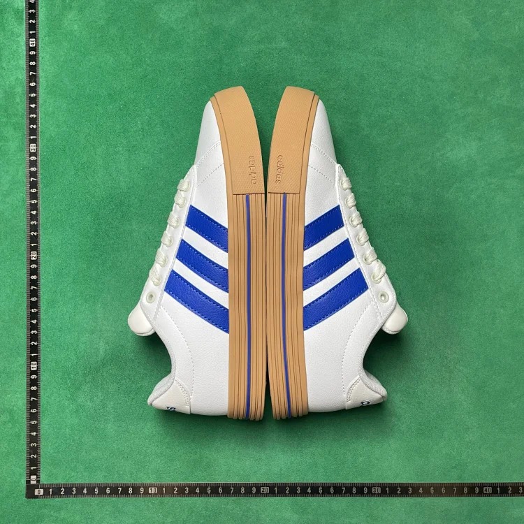 B0D versatile and comfortable low-top sneakers image 4